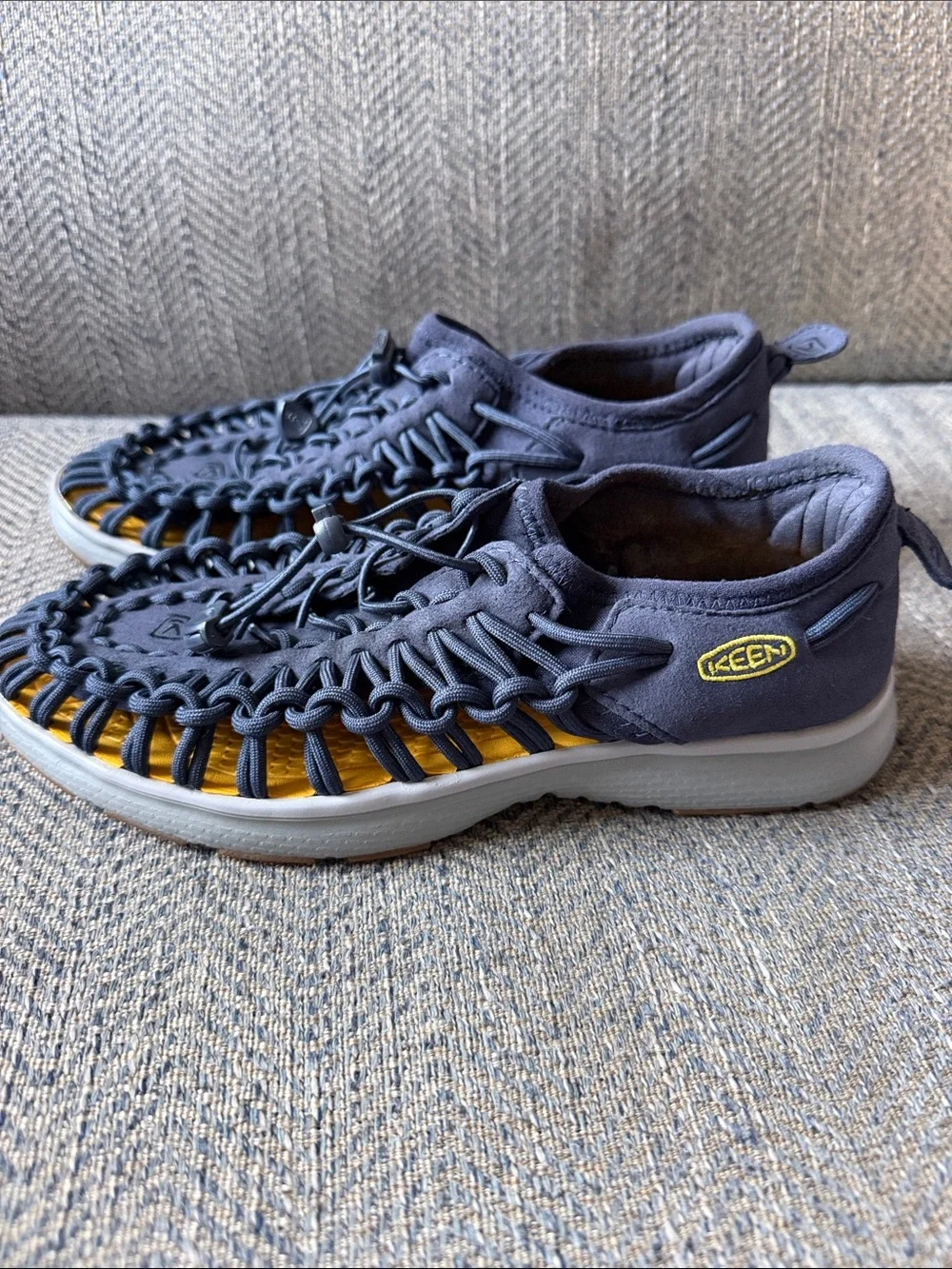 Keen Uneek O2 Youth Sandals Size: 4
